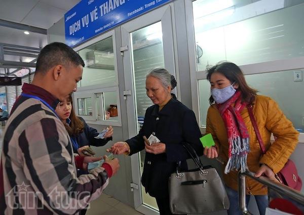 Ngày đầu thu vé buýt nhanh, xe đông kín chỗ ảnh 4